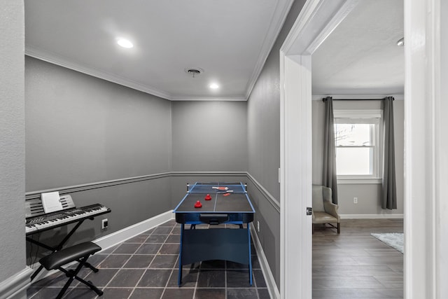 45 Link Hills Cir, Greeneville, TN 37743 - recreation room with crown molding, baseboards, and recessed lighting