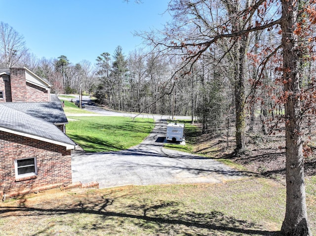 45 Link Hills Cir, Greeneville, TN 37743 - view of grassy yard featuring driveway