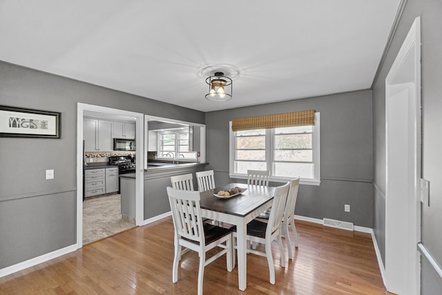 45 Link Hills Cir, Greeneville, TN 37743 - dining space featuring light wood-style floors and baseboards