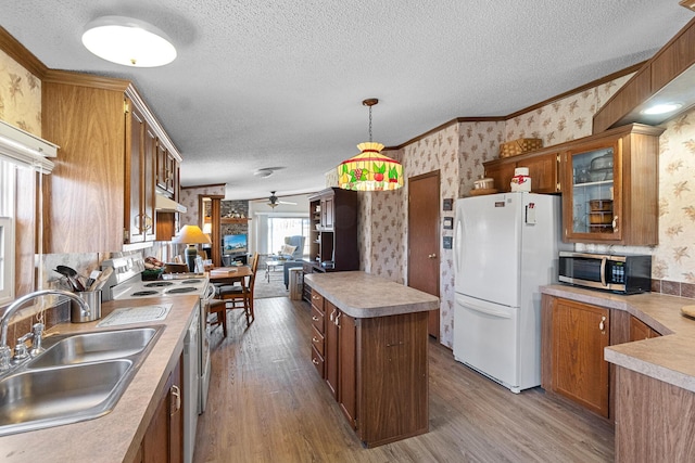 1554 Old Parrotsville Hwy, Parrottsville, TN 37843 - kitchen featuring white appliances, wallpapered walls, a sink, a textured ceiling, and wood finished floors