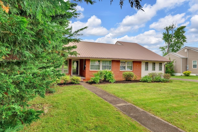 view of front of home with a front lawn