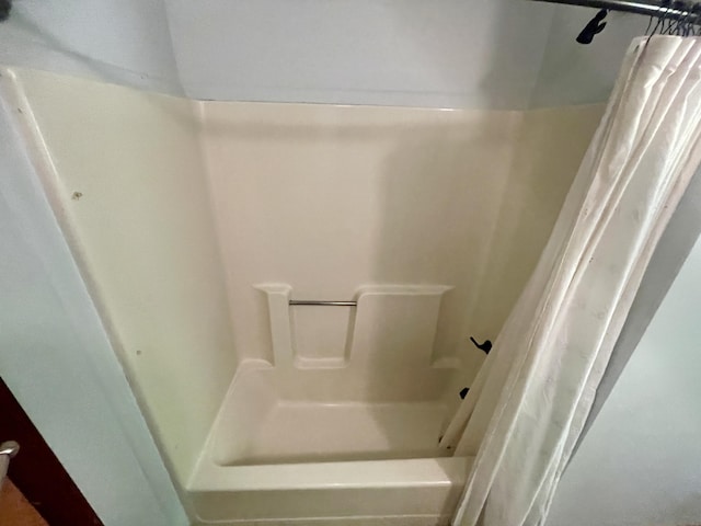4124 Big Creek Rd, Hartford, TN 37753 - full bathroom featuring shower / bath combination