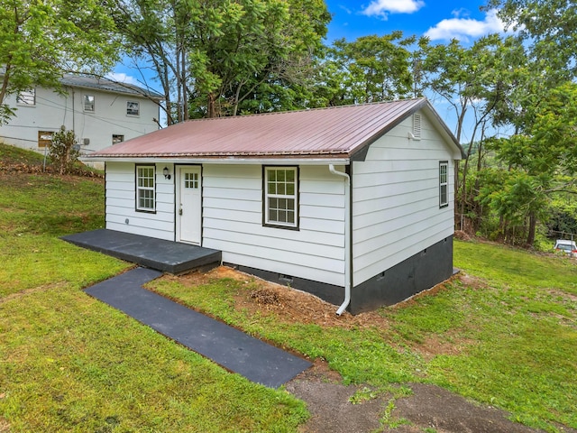 812 Donna St, Morristown, TN 37814 - view of front of house featuring metal roof, a front lawn, and crawl space