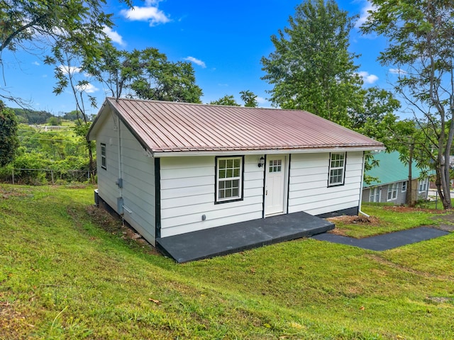 812 Donna St, Morristown, TN 37814 - view of front of home with metal roof and a front lawn