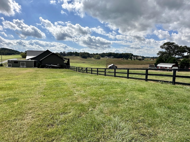 view of yard featuring a rural view