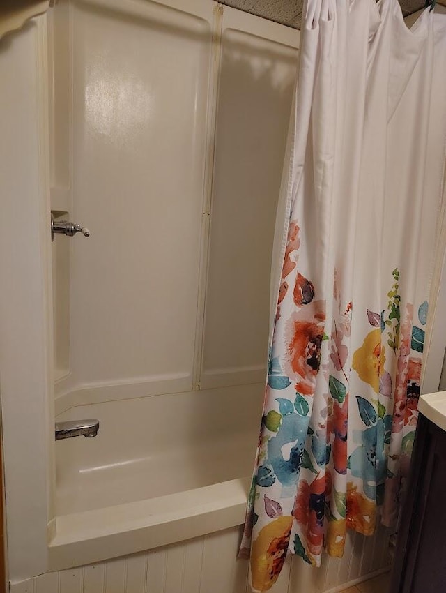 122 Shady Ln, Seymour, TN 37865 - bathroom featuring shower / bathtub combination with curtain and vanity