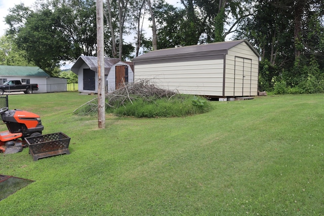 606 Caton St, Seymour, TN 37865 - view of grassy yard featuring a storage unit