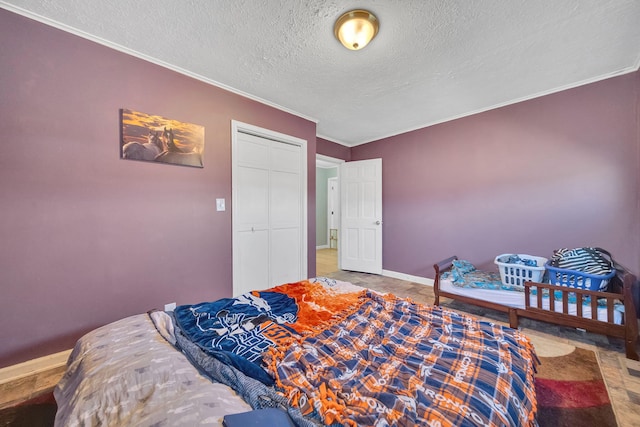 1439 Woods Ridge Rd, Dandridge, TN 37725 - bedroom featuring crown molding and a textured ceiling
