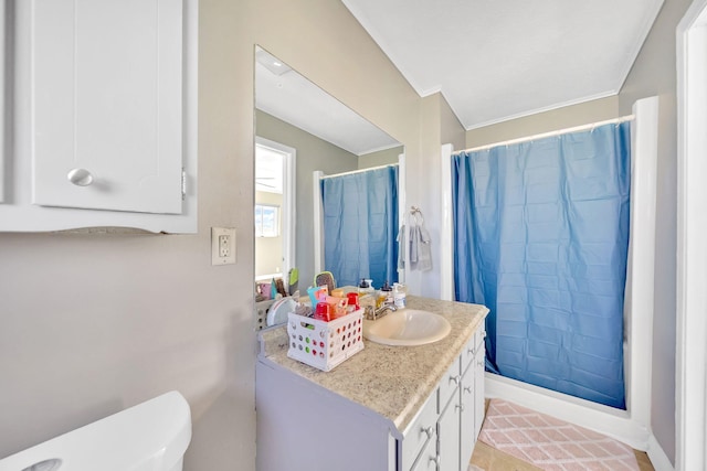 1439 Woods Ridge Rd, Dandridge, TN 37725 - full bathroom with vanity and curtained shower