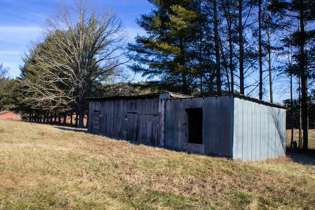 view of outdoor structure featuring a lawn