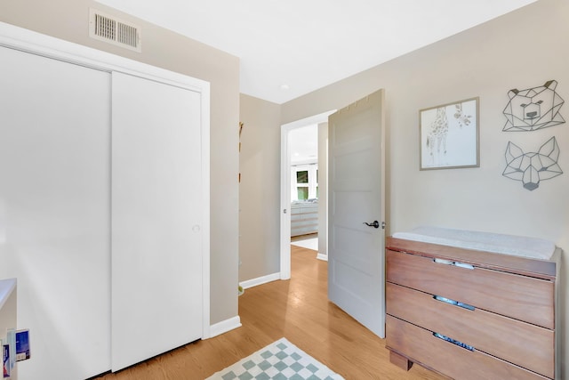 2306 Mountain Dr, Kingsport, TN 37664 - bedroom featuring light wood finished floors, baseboards, and a closet