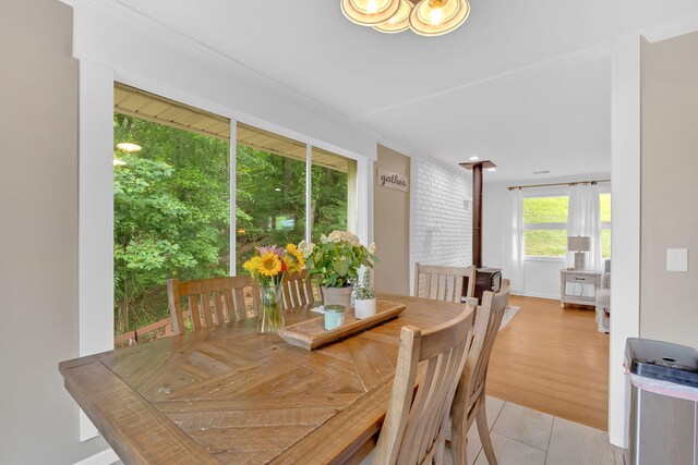 2306 Mountain Dr, Kingsport, TN 37664 - dining space featuring light wood-style flooring