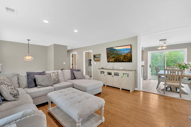 2306 Mountain Dr, Kingsport, TN 37664 - living room featuring light wood-style flooring and recessed lighting