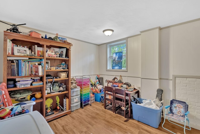 2306 Mountain Dr, Kingsport, TN 37664 - recreation room featuring crown molding and wood finished floors