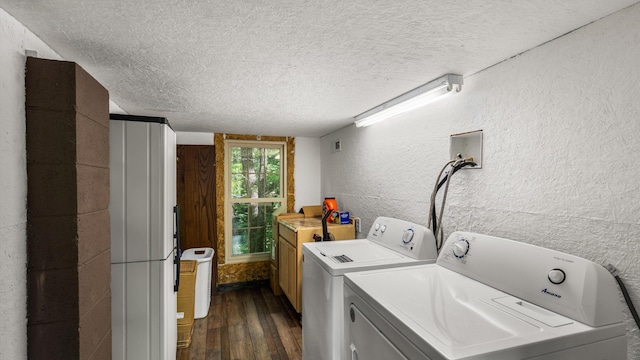 1131 Old Cartertown Rd, Gatlinburg, TN 37738 - clothes washing area featuring dark wood-type flooring, a textured ceiling, washing machine and clothes dryer, cabinet space, and a textured wall