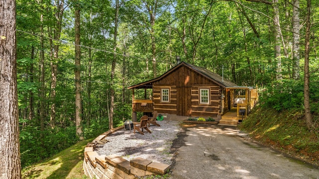 1131 Old Cartertown Rd, Gatlinburg, TN 37738 - view of front facade featuring a view of trees, a deck, and driveway