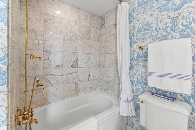 bathroom featuring toilet and shower / tub combo