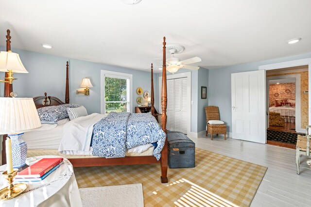 bedroom with light wood-type flooring, a closet, and ceiling fan