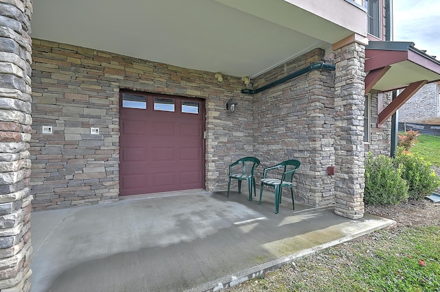 351 Monroe Pvt Dr, Bristol, TN 37620 - view of exterior entry with stone siding