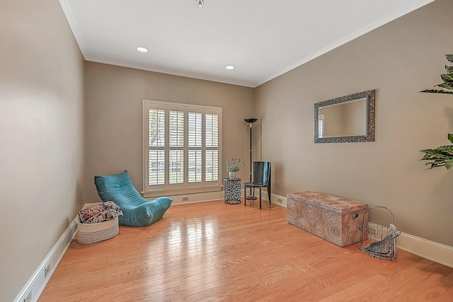351 Monroe Pvt Dr, Bristol, TN 37620 - sitting room with wood finished floors, crown molding, and recessed lighting