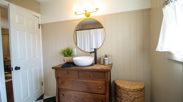 full bath with vanity