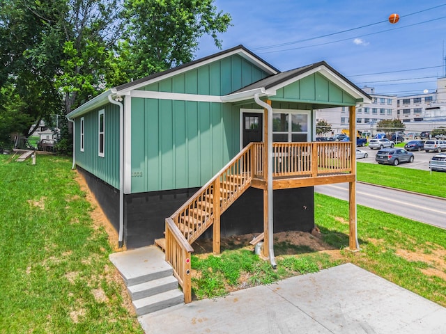 1002 Watercrest St, Morristown, TN 37814 - view of front of home featuring a front yard, board and batten siding, and stairs