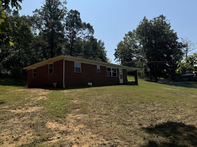 view of front of property featuring a front yard