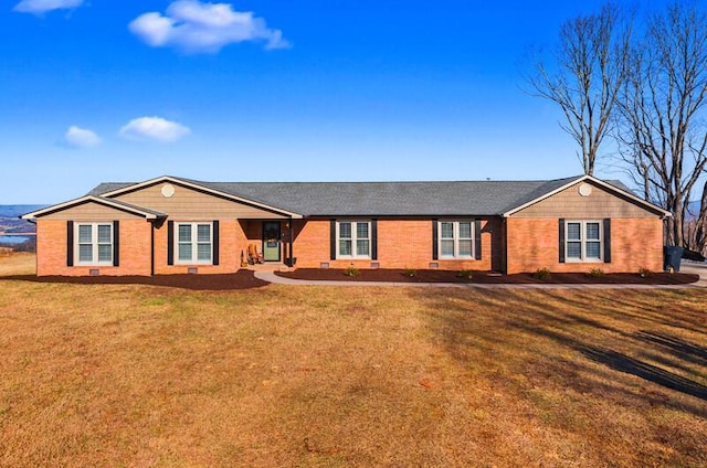 single story home featuring a front lawn