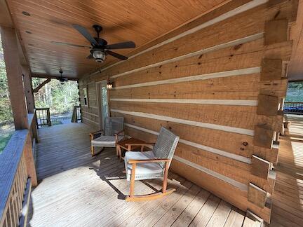 deck with ceiling fan