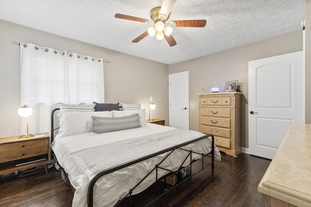 2121 Fir St, Morristown, TN 37813 - bedroom with dark wood finished floors, a textured ceiling, and a ceiling fan