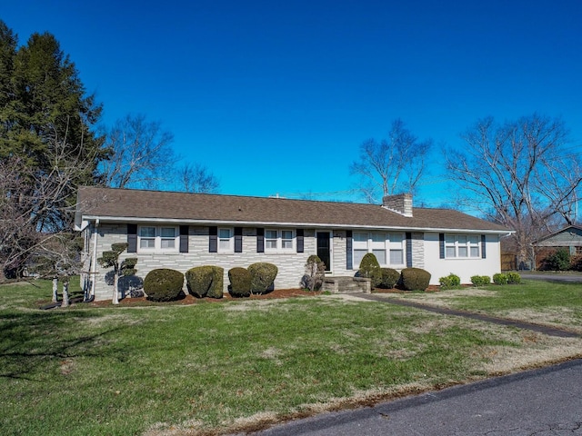 ranch-style home with a front yard