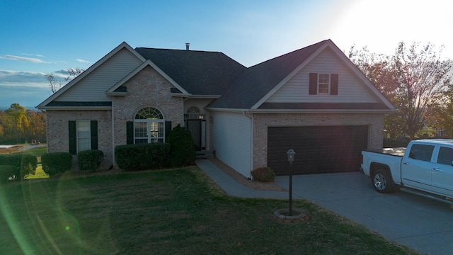 view of front of house featuring a front lawn