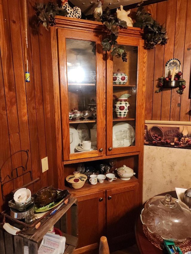 204 Clearview Dr, Bean Station, TN 37708 - detailed view of wooden walls