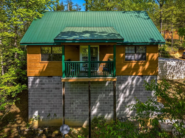 5014 Latta Way, Gatlinburg, TN 37738 - view of front of home featuring metal roof and a balcony