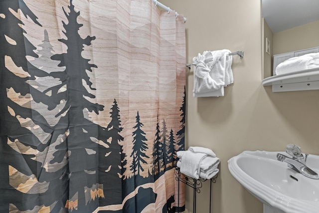 5014 Latta Way, Gatlinburg, TN 37738 - bathroom featuring a sink