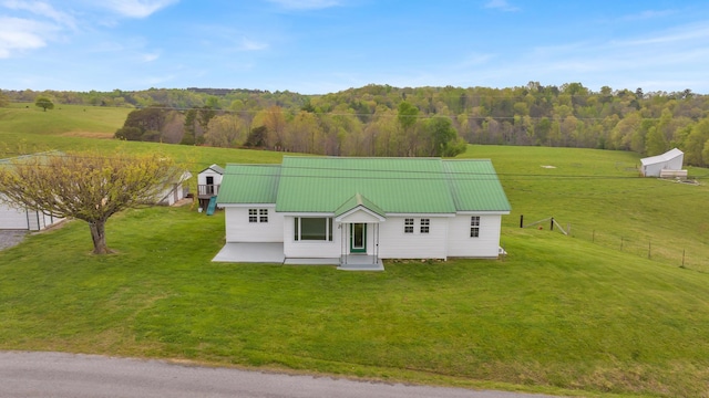 view of front of house featuring a front yard and a rural view