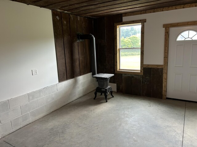 1101 Beason Ridge Rd, New Tazewell, TN 37825 - foyer with healthy amount of natural light and concrete floors