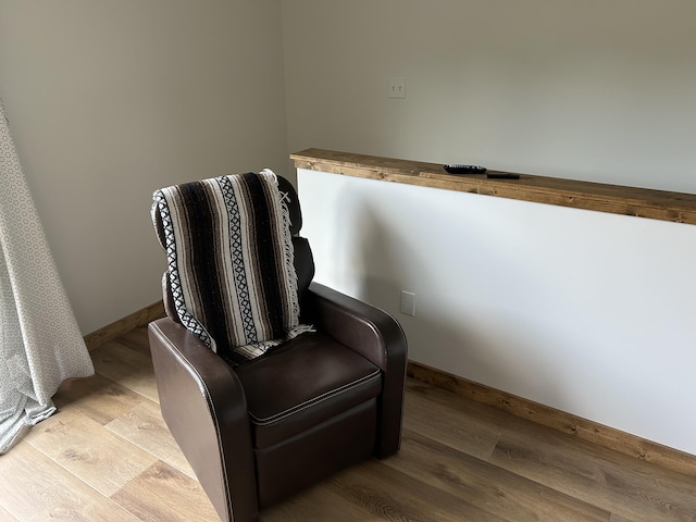 1101 Beason Ridge Rd, New Tazewell, TN 37825 - living area featuring light wood-style flooring and baseboards