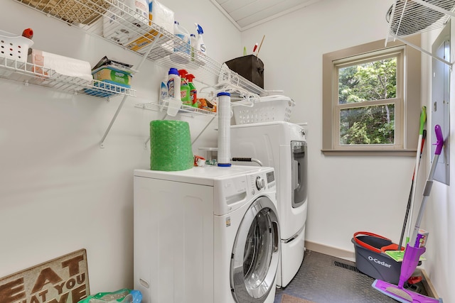 3466 Caywood Rd, Dandridge, TN 37725 - laundry area featuring washer and dryer and baseboards