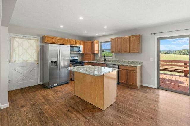 kitchen featuring a sink, dark wood finished floors, a center island, stainless steel appliances, and recessed lighting