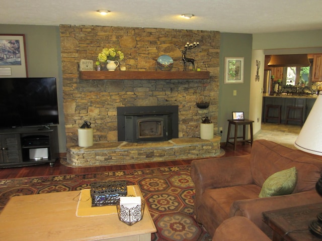 3041 Wineberry Ln, Morristown, TN 37814 - living room featuring a textured ceiling