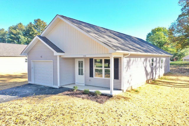 view of front of property featuring a garage and a front lawn