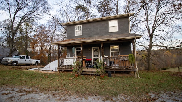 view of front of house featuring a porch and a front yard