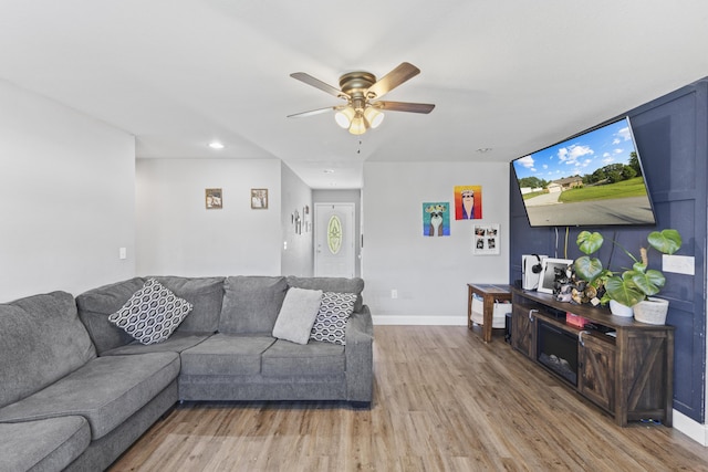 411 Mckinney Dr, Sevierville, TN 37876 - living area with ceiling fan, recessed lighting, baseboards, and wood finished floors