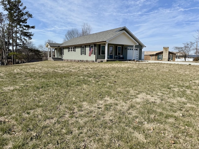 ranch-style home with a front yard