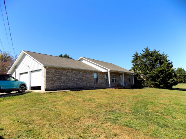 ranch-style house featuring a garage and a front lawn