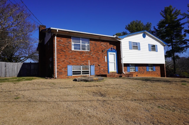 split foyer home featuring a front lawn