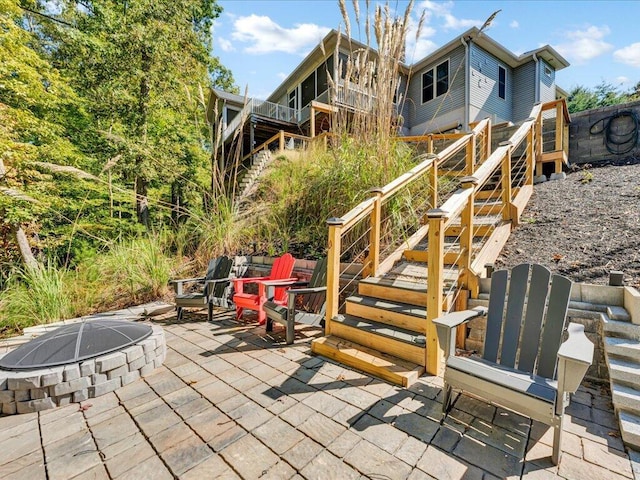 view of patio with an outdoor fire pit