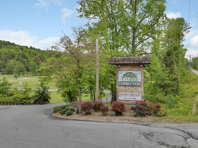 view of community / neighborhood sign