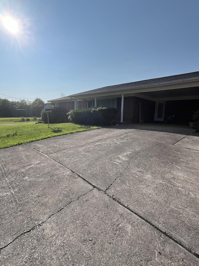 view of front of home with a front lawn and a carport